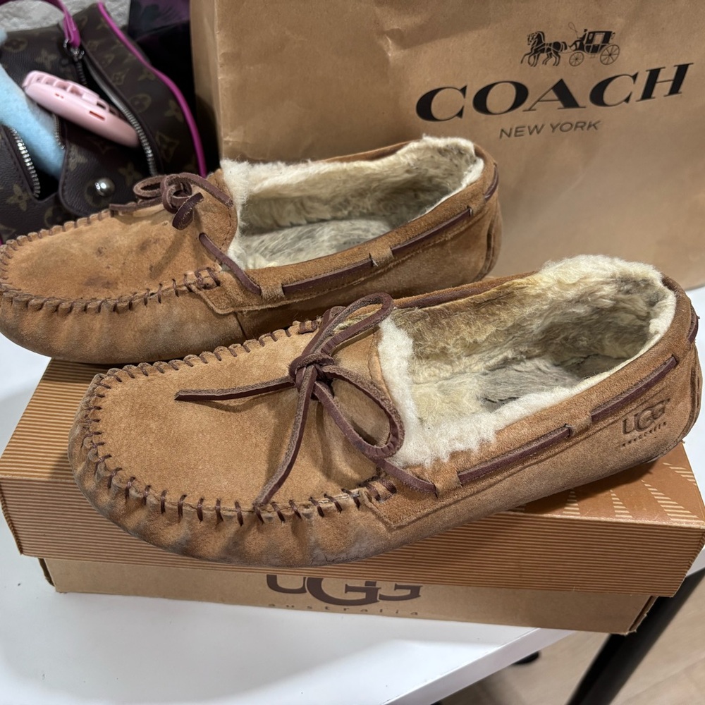 UGG moccasin slippers women’s 8 in Box